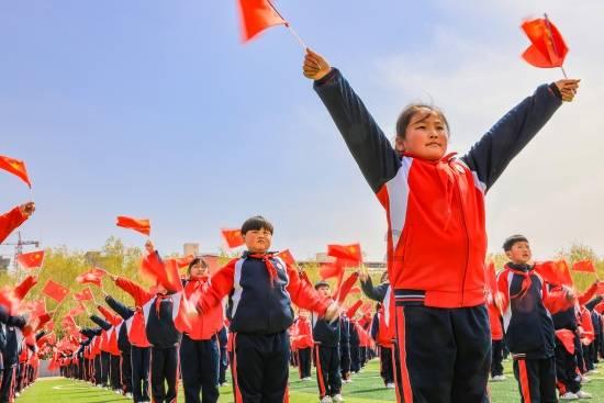 1月23日,绥化首届国际青少年越野滑雪挑战赛开幕了!